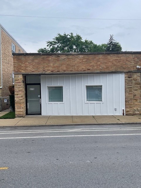 garage with central air condition unit