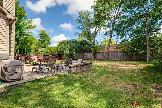 view of yard with a patio