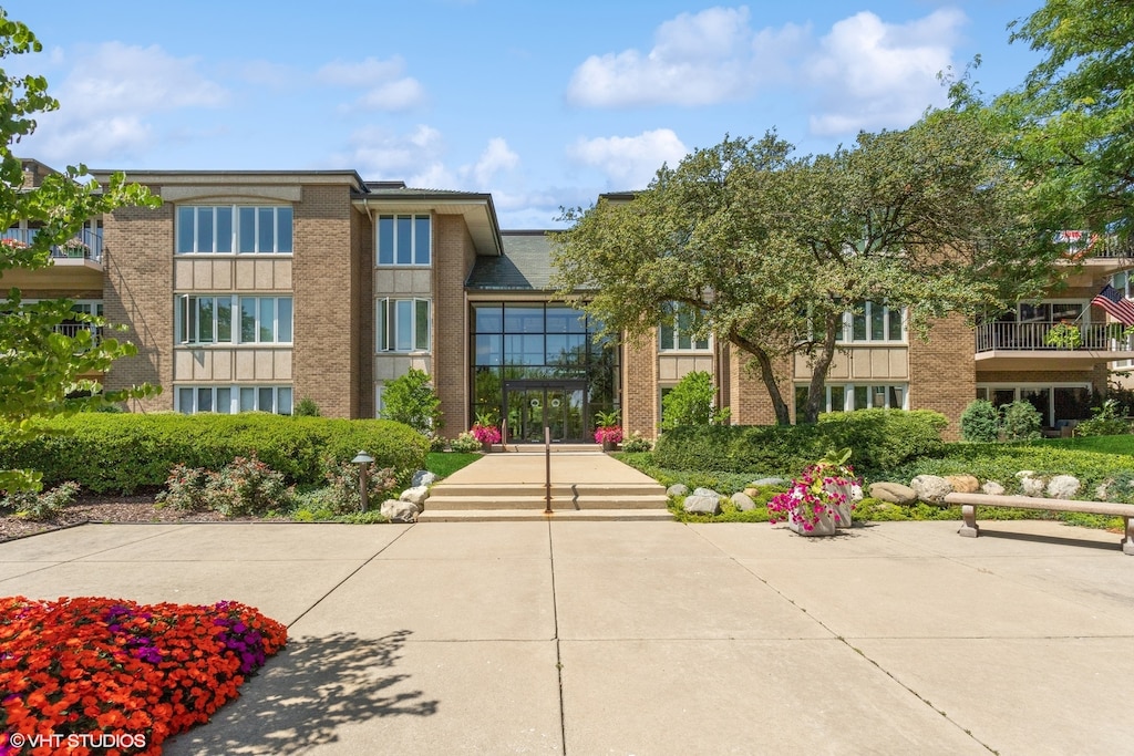 1 Oak Brook Club Dr Unit A112, Oak Brook, IL 60523 - photo 1