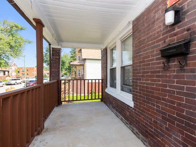 balcony featuring covered porch