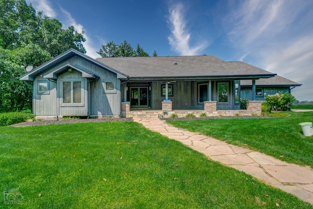 view of front of property featuring covered porch and a front yard