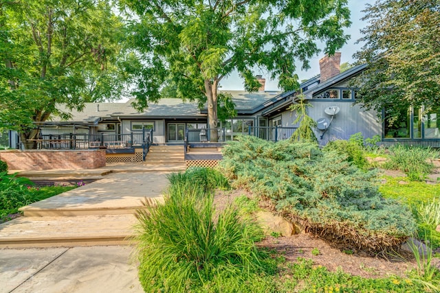 view of front of house featuring a wooden deck