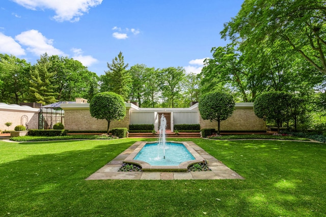 view of swimming pool featuring a lawn