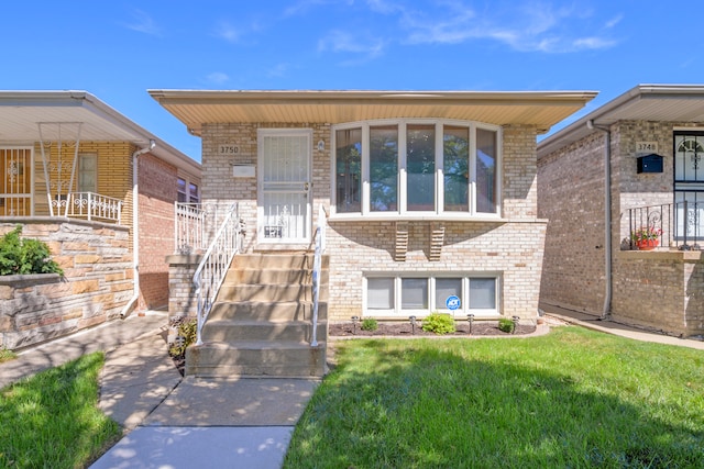 view of front of property with a front yard