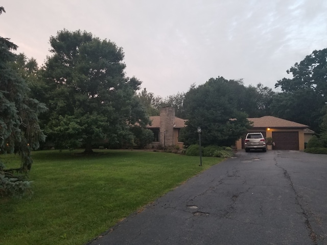 view of front facade featuring a front yard and a garage