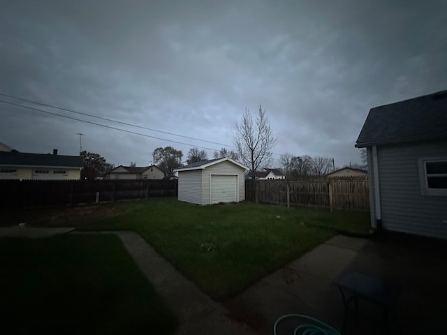 view of yard with an outdoor structure