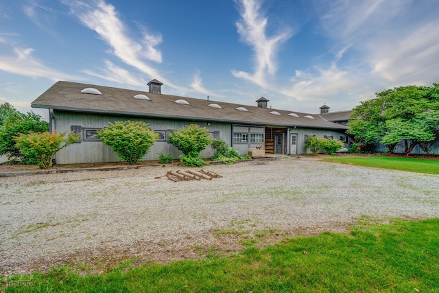 single story home with a front yard