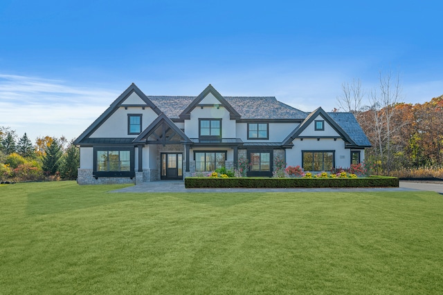 view of front of property with a front yard