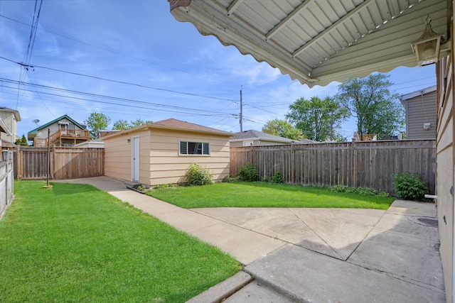 view of yard featuring a patio