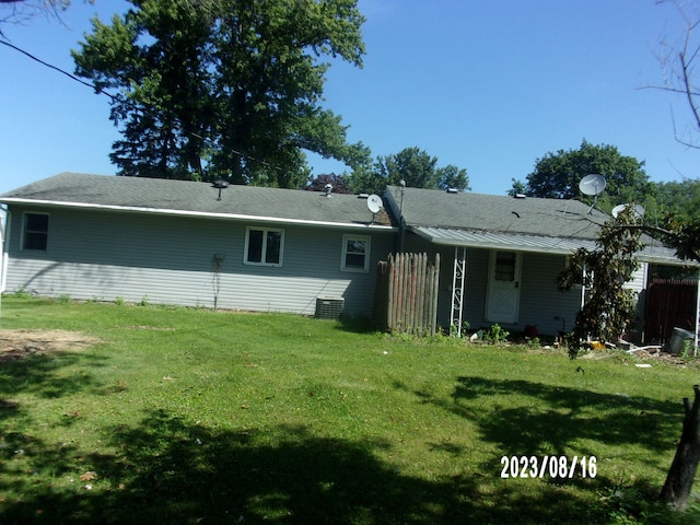 650 W Blue St, Sheldon, IL 60966 - rear view of property with central air condition unit and a lawn