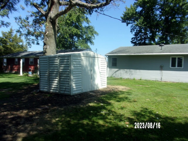 650 W Blue St, Sheldon, IL 60966 - view of outdoor structure featuring a yard