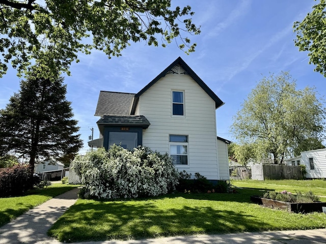 616 N Pleasant St, Princeton, IL 61356 - view of front of property featuring a shingled roof and an attached garage