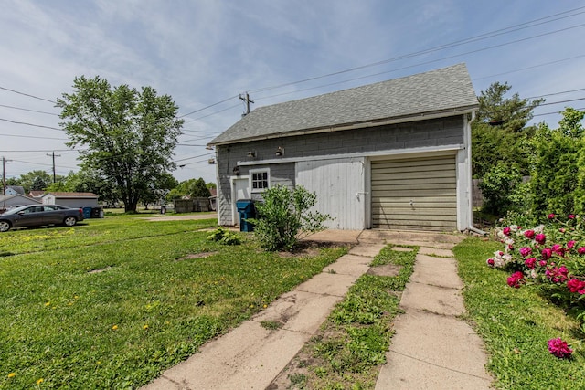 616 N Pleasant St, Princeton, IL 61356 - detached garage with driveway