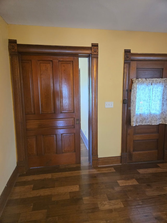 616 N Pleasant St, Princeton, IL 61356 - foyer with baseboards and dark wood finished floors