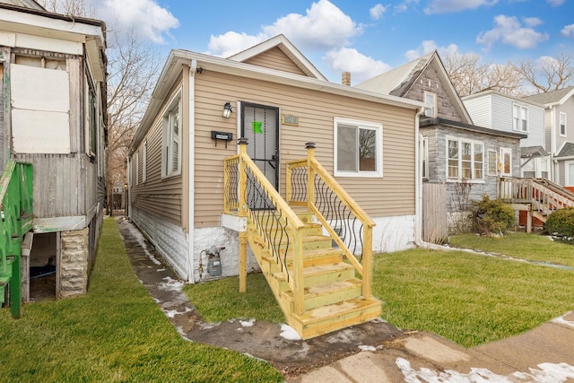 view of front facade with a front yard