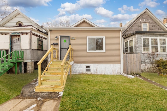 view of front facade with a front yard