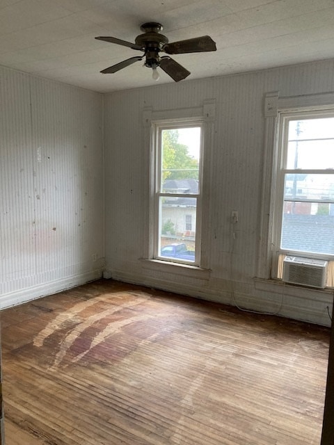 empty room with light hardwood / wood-style flooring and ceiling fan