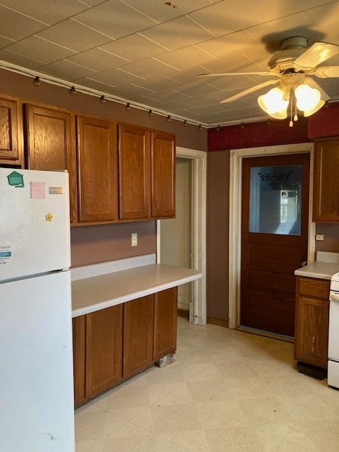 kitchen featuring ceiling fan, white appliances, and light tile floors