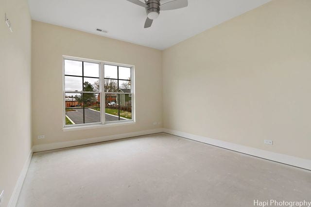 unfurnished room with ceiling fan