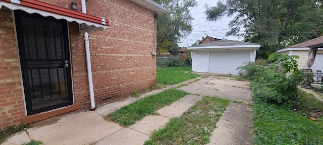 view of yard featuring a garage