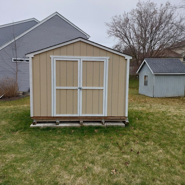 view of outdoor structure with a yard