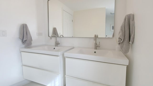 bathroom featuring two vanities