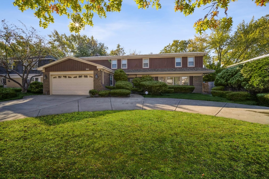 view of front facade featuring a front lawn and a garage