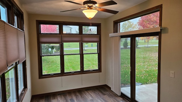 entryway with ceiling fan and dark wood-type flooring