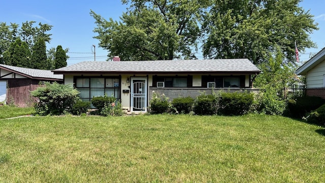 ranch-style house featuring a front yard