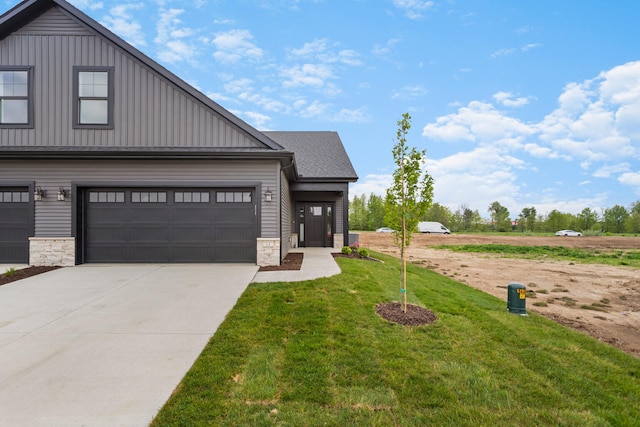 view of front of property featuring a garage and a front lawn