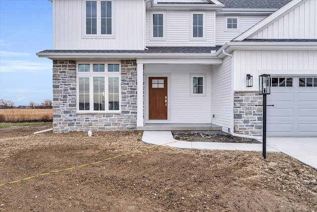 view of front facade featuring a garage