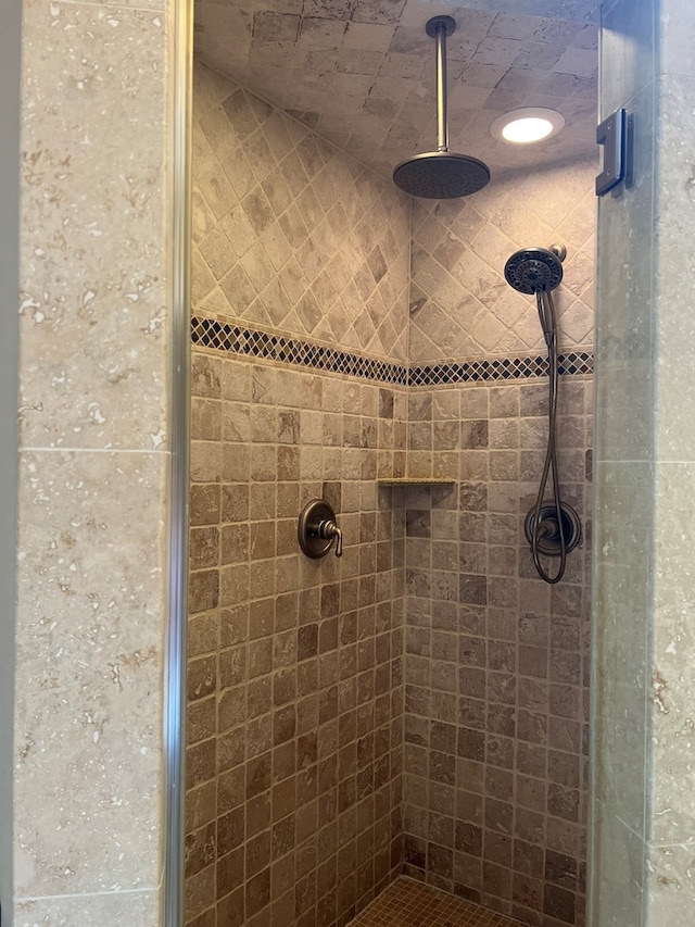 bathroom featuring tiled shower