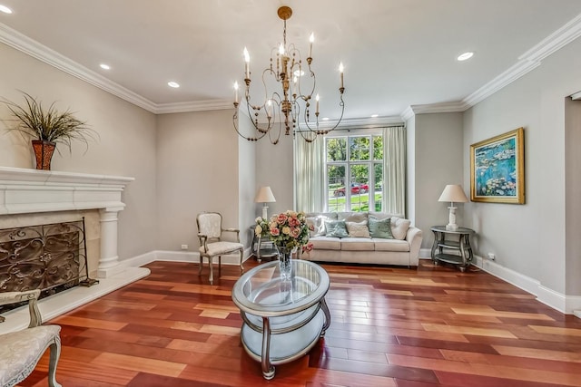 living room featuring crown molding, an inviting chandelier, and hardwood / wood-style floors