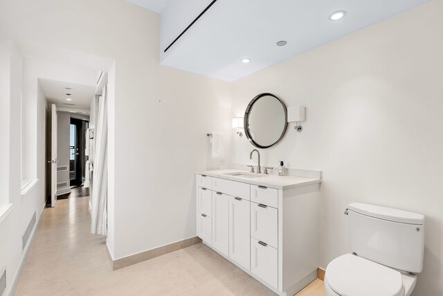 159 E Walton Pl Unit Ph, Chicago, IL 60611 - bathroom with vanity, toilet, baseboards, and recessed lighting