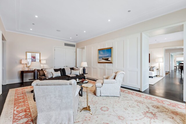 159 E Walton Pl Unit Ph, Chicago, IL 60611 - living room featuring wood finished floors, recessed lighting, crown molding, and baseboards
