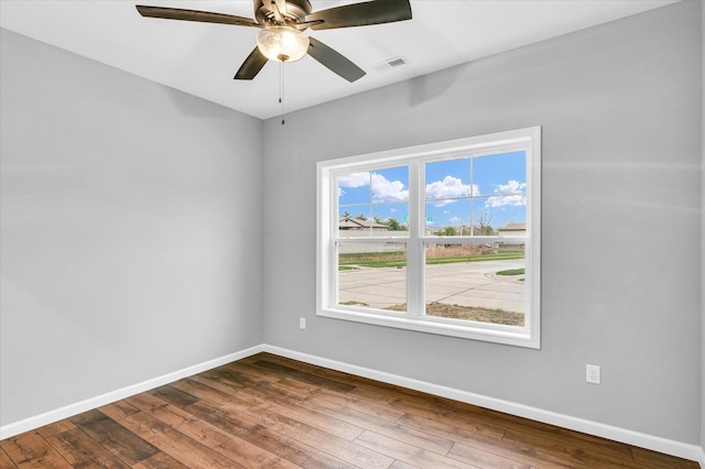 unfurnished room featuring wood-type flooring and ceiling fan