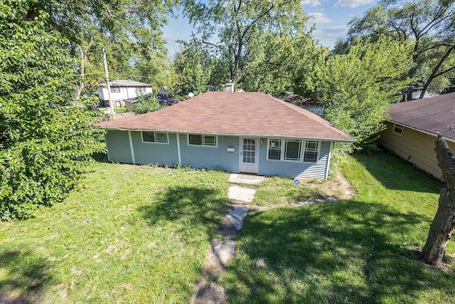 view of front of property with a front yard