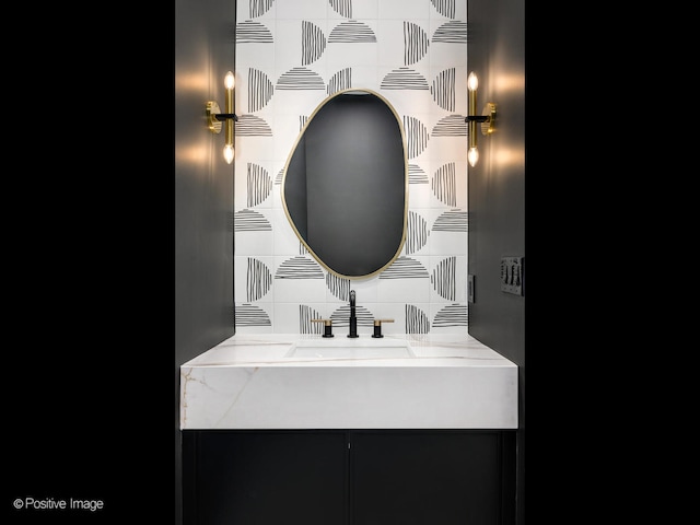 bathroom with backsplash and vanity