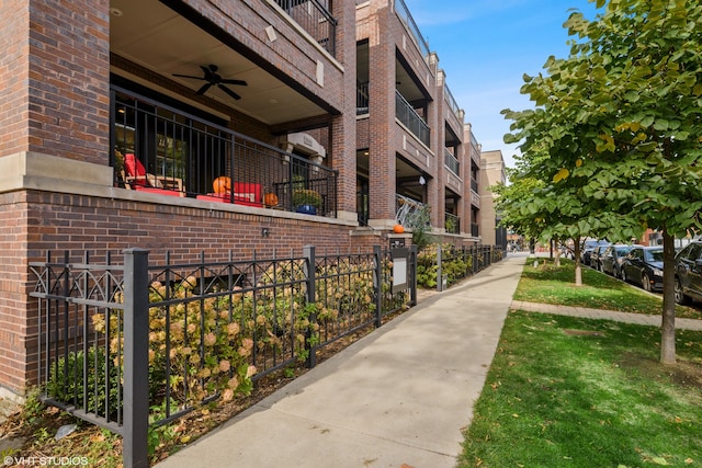 Listing photo 2 for 3946 N Hoyne Ave Unit 3N, Chicago IL 60618