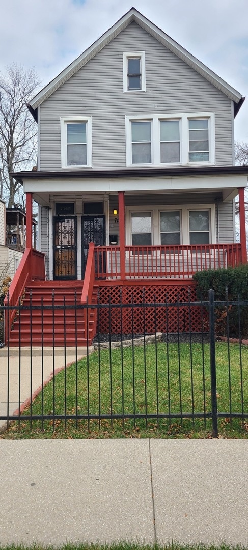 view of front of home with a porch and a front lawn