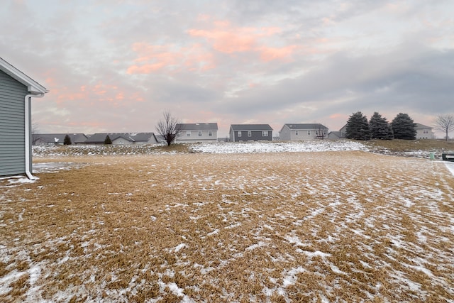 view of yard at dusk