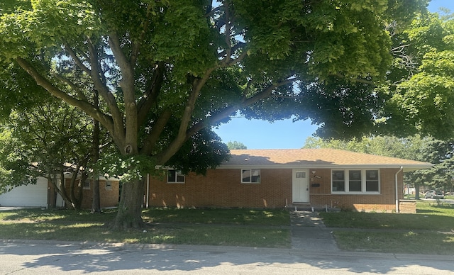 single story home featuring a front lawn