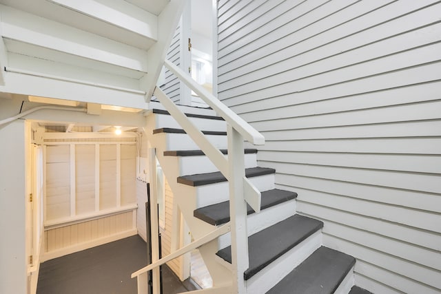 stairway featuring concrete flooring