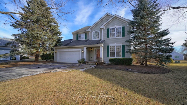 front facade featuring a front lawn