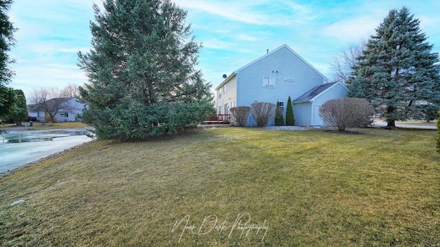 exterior space featuring a lawn