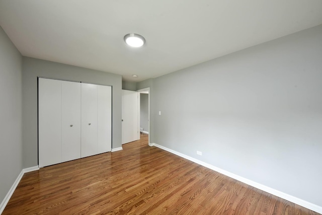 unfurnished bedroom featuring light hardwood / wood-style floors and a closet