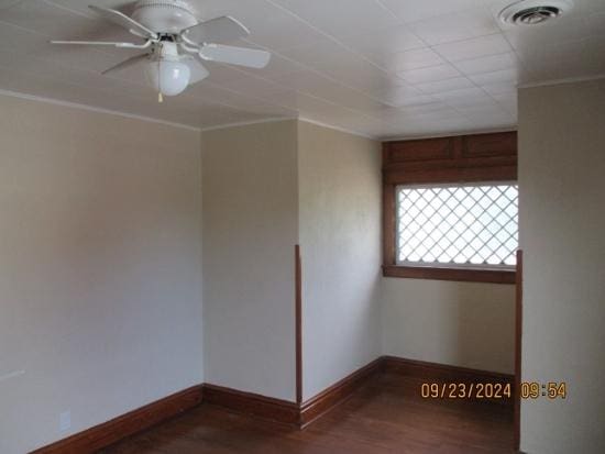 unfurnished room with dark hardwood / wood-style flooring, ceiling fan, and ornamental molding