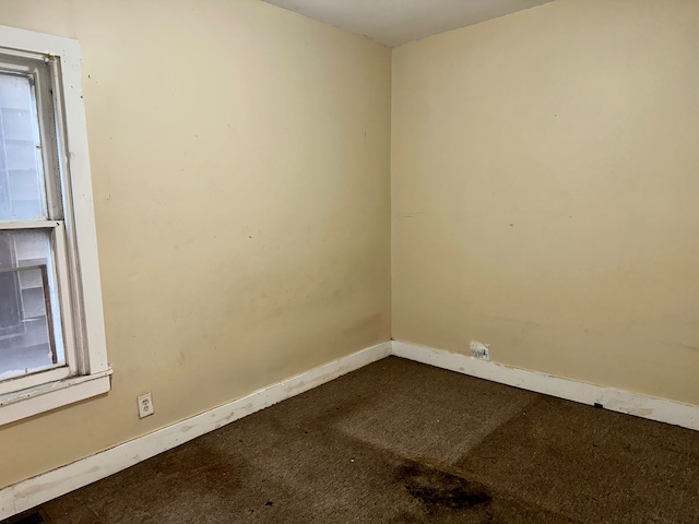 unfurnished room featuring carpet flooring