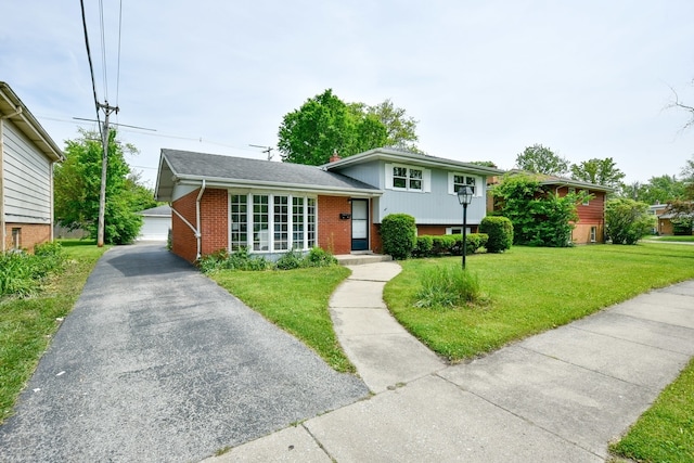 split level home featuring a front yard