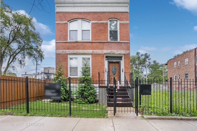 view of front facade with a front yard